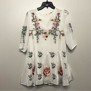 Wallflower White Embroidered Floral Whimsical Blouse Women’s Medium